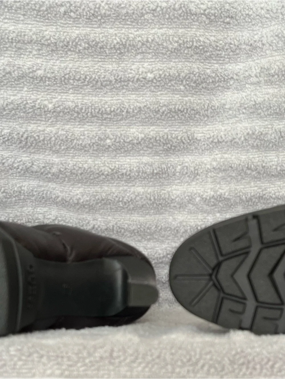 New GUESS Women’s Black Puffer Heeled Boots – Size 8M